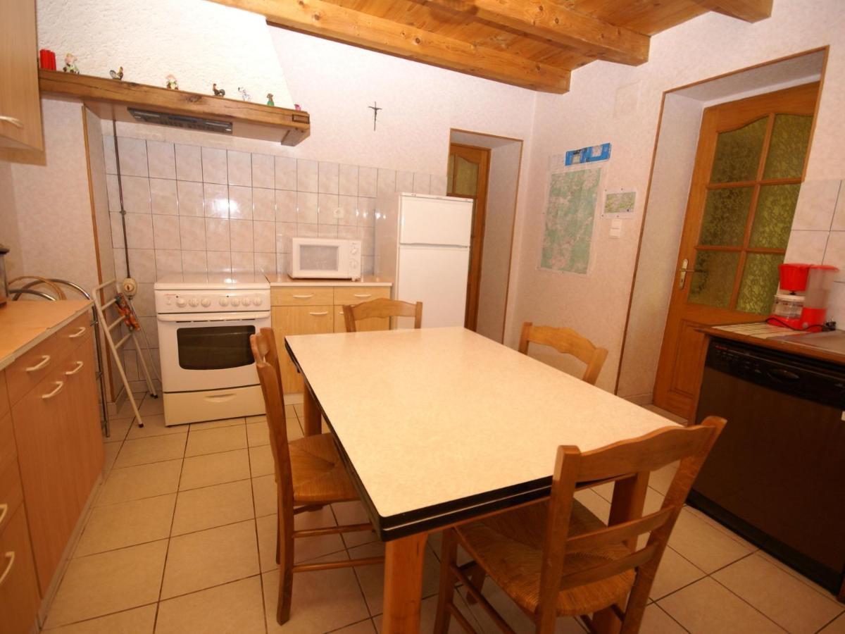 Spacious Holiday Home Near The Forest Esmoulieres 外观 照片
