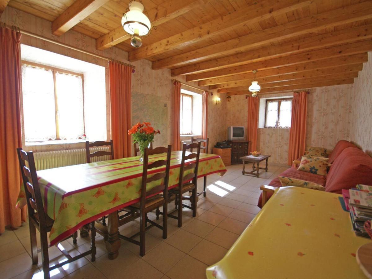 Spacious Holiday Home Near The Forest Esmoulieres 外观 照片