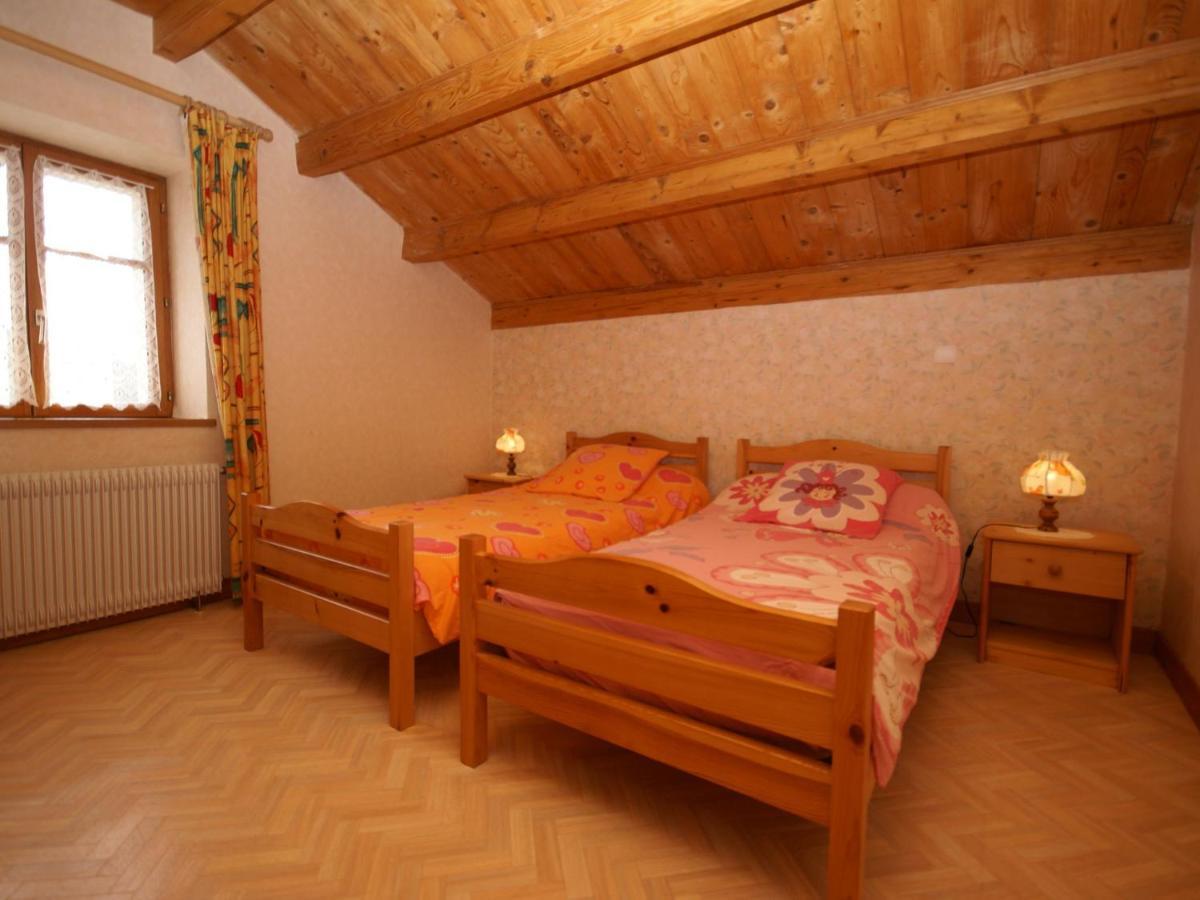 Spacious Holiday Home Near The Forest Esmoulieres 外观 照片