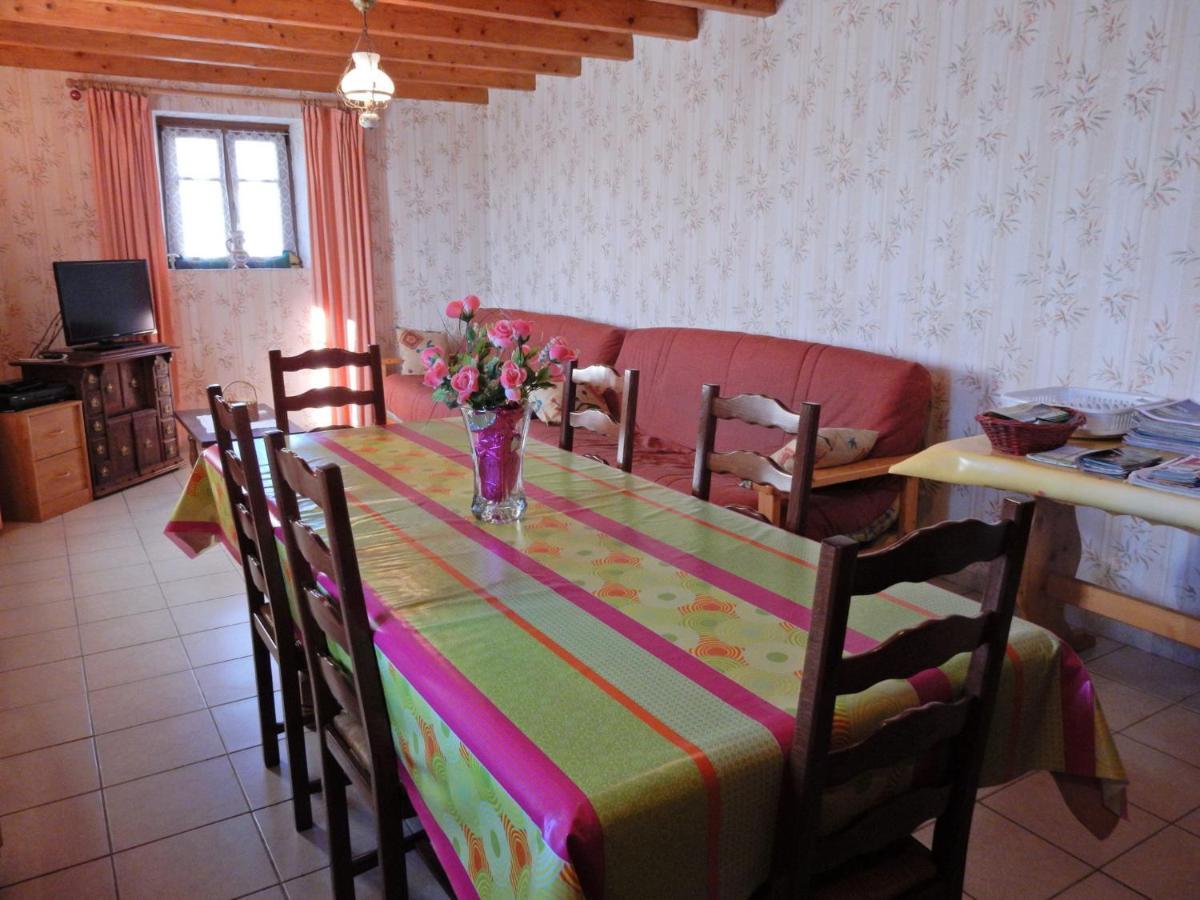 Spacious Holiday Home Near The Forest Esmoulieres 外观 照片