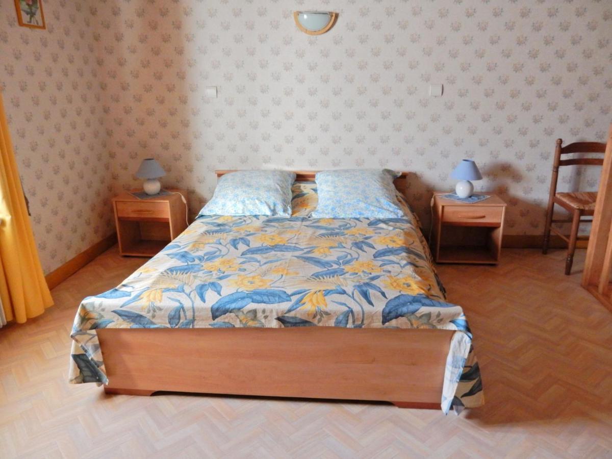 Spacious Holiday Home Near The Forest Esmoulieres 客房 照片