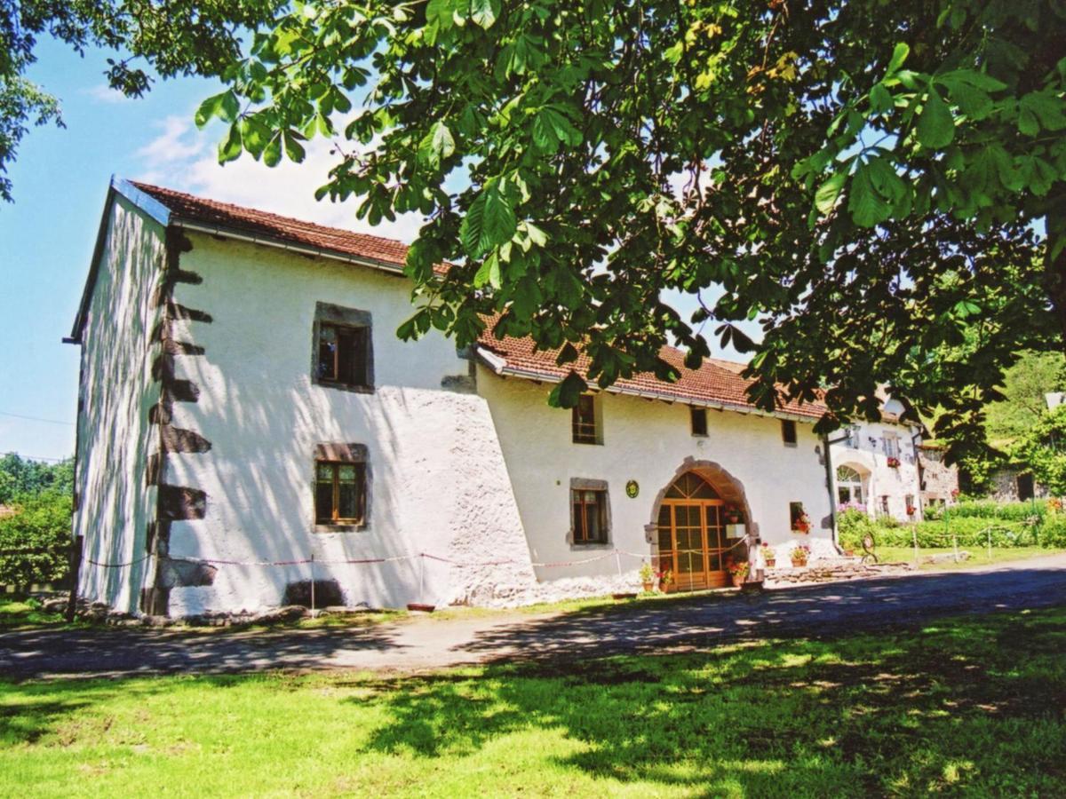 Spacious Holiday Home Near The Forest Esmoulieres 外观 照片